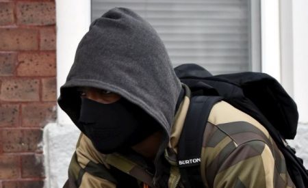 Επίθεση κουκουλοφόρων σε δικηγορικό γραφείο στα Εξάρχεια