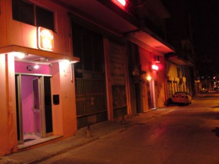 Δεκατρείς συλλήψεις για παράνομη λειτουργία οίκων ανοχής