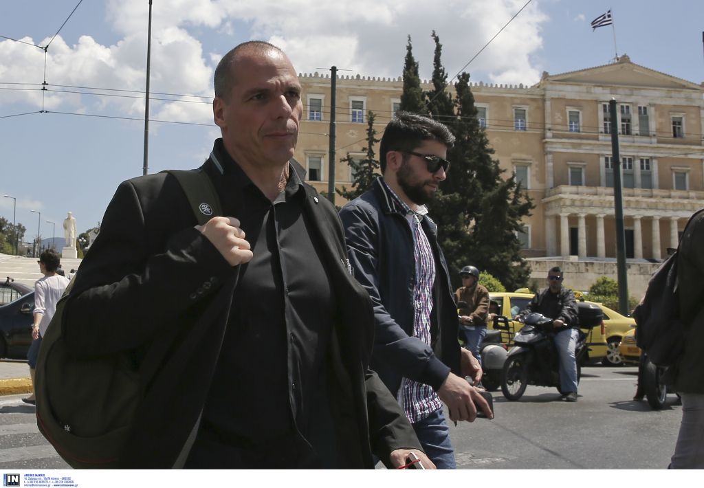 Βαρουφάκης: Κάποιοι από τους θεσμούς πιέζουν για πλειστηριασμούς α’ κατοικίας