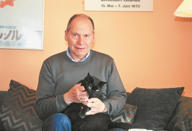 Ανάμεσα στο τοπικό και στο παγκόσμιο