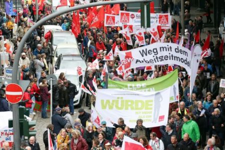 Γερμανία: Στους δρόμους 400.000 άτομα για την Εργατική Πρωτομαγιά