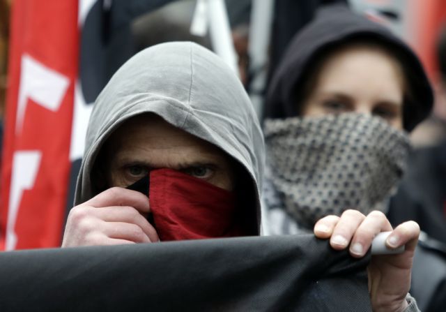 28 προσαγωγές αντιεξουσιαστών που ετοίμαζαν να εισβάλλουν σε κατάστημα γνωστής αλυσίδας καφέ