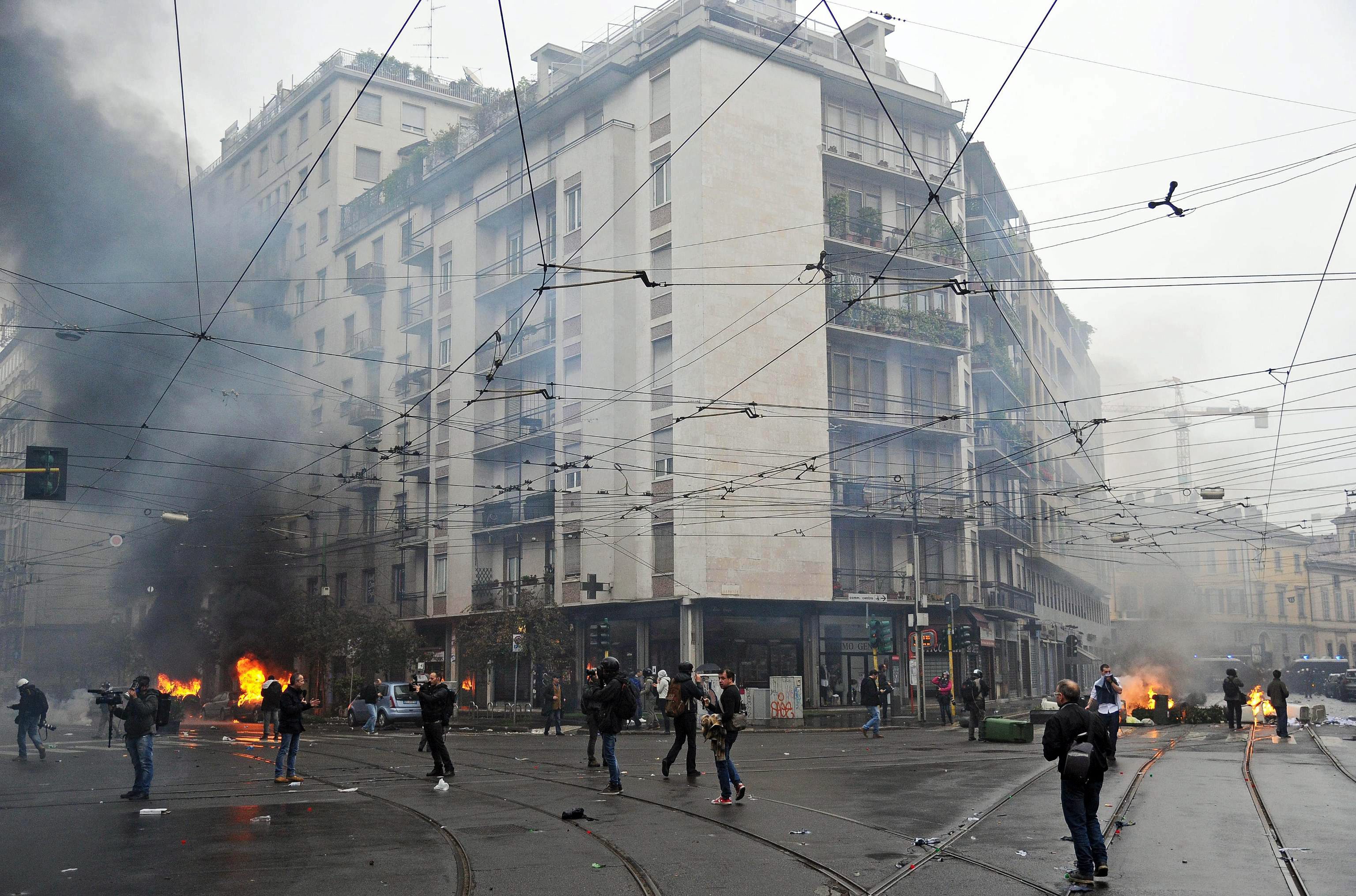 Στις φλόγες το Μιλάνο – Σοβαρά επεισόδια στα εγκαίνια της Expo 2015