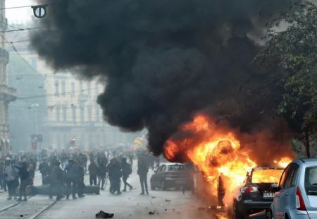 Οι μάχες στο Μιλάνο κι ο Ρέντσι στην όπερα