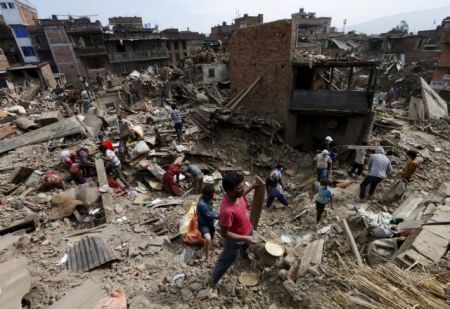 To Νεπάλ εγκαταλείπει κάθε ελπίδα για επιζώντες, πάνω από 6.600 οι νεκροί