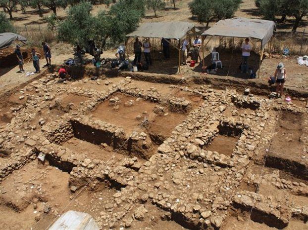Μεγάλες ζημιές προκάλεσαν αρχαιοκάπηλοι στην αρχαία Ζώμυνθο