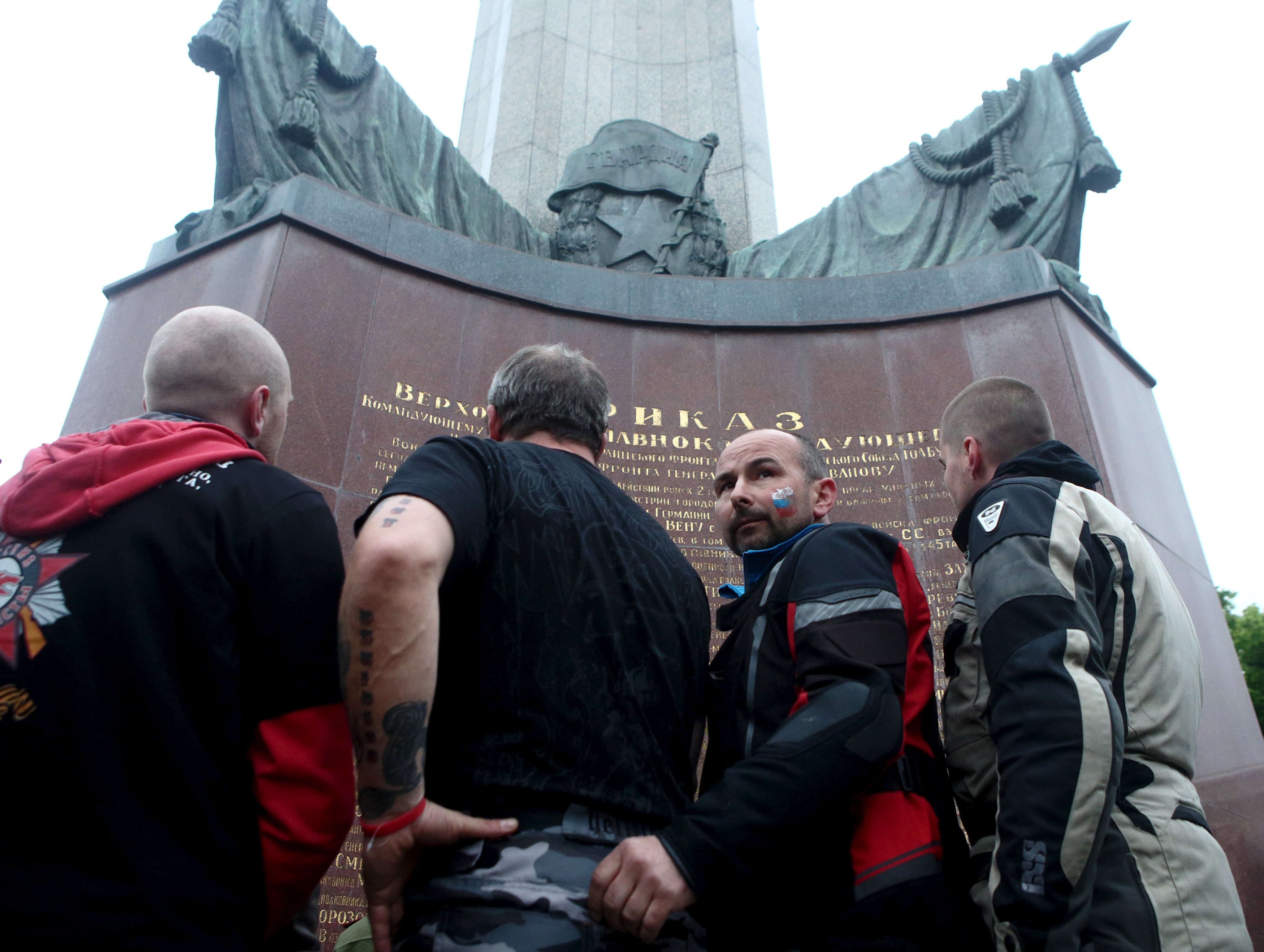 Οι «μηχανόβιοι του Πούτιν» πέρασαν στη Γερμανία, μέσω Αυστρίας
