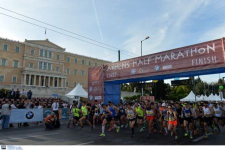 Τρέχοντας στην Αθήνα κάτω από ήλιο και 27 βαθμούς Κελσίου