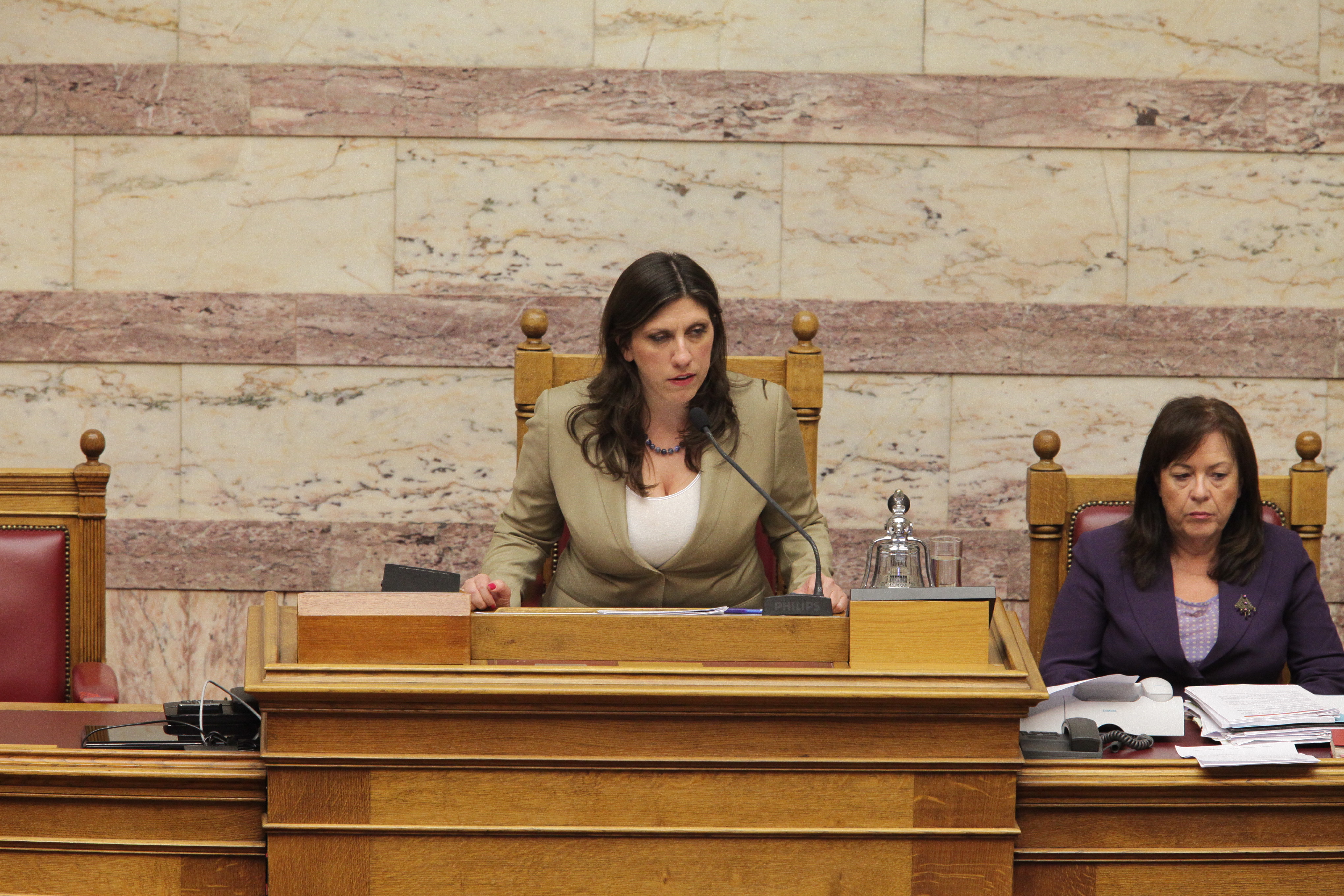 Η Ζωή Κωνσταντοπούλου αρνείται να μεταφέρει τα αποθεματικά της Βουλής στην Τράπεζα της Ελλάδος