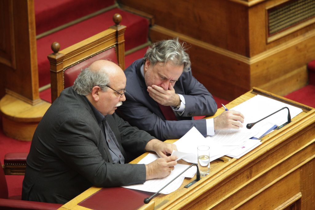 «Κόντρα» ΝΔ-ΠαΣοΚ με υπουργό Διοικητικής Μεταρρύθμισης για «σύγκρουση συμφερόντων»
