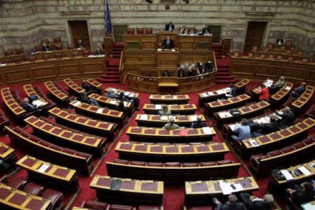 Ξανθός: Τροπολογίες για προσλήψεις, χρηματικές αποζημιώσεις ιατρών