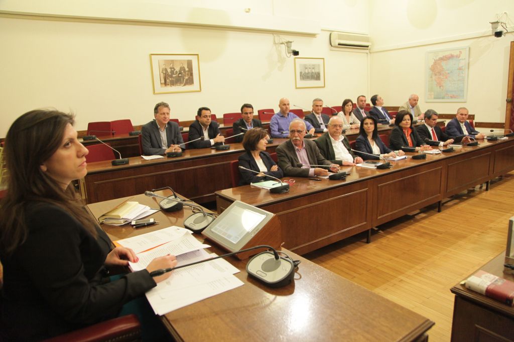 Εξεταστική για μνημόνια: Εφυγε λόγω αδιαθεσίας ο Κοντοπυράκης