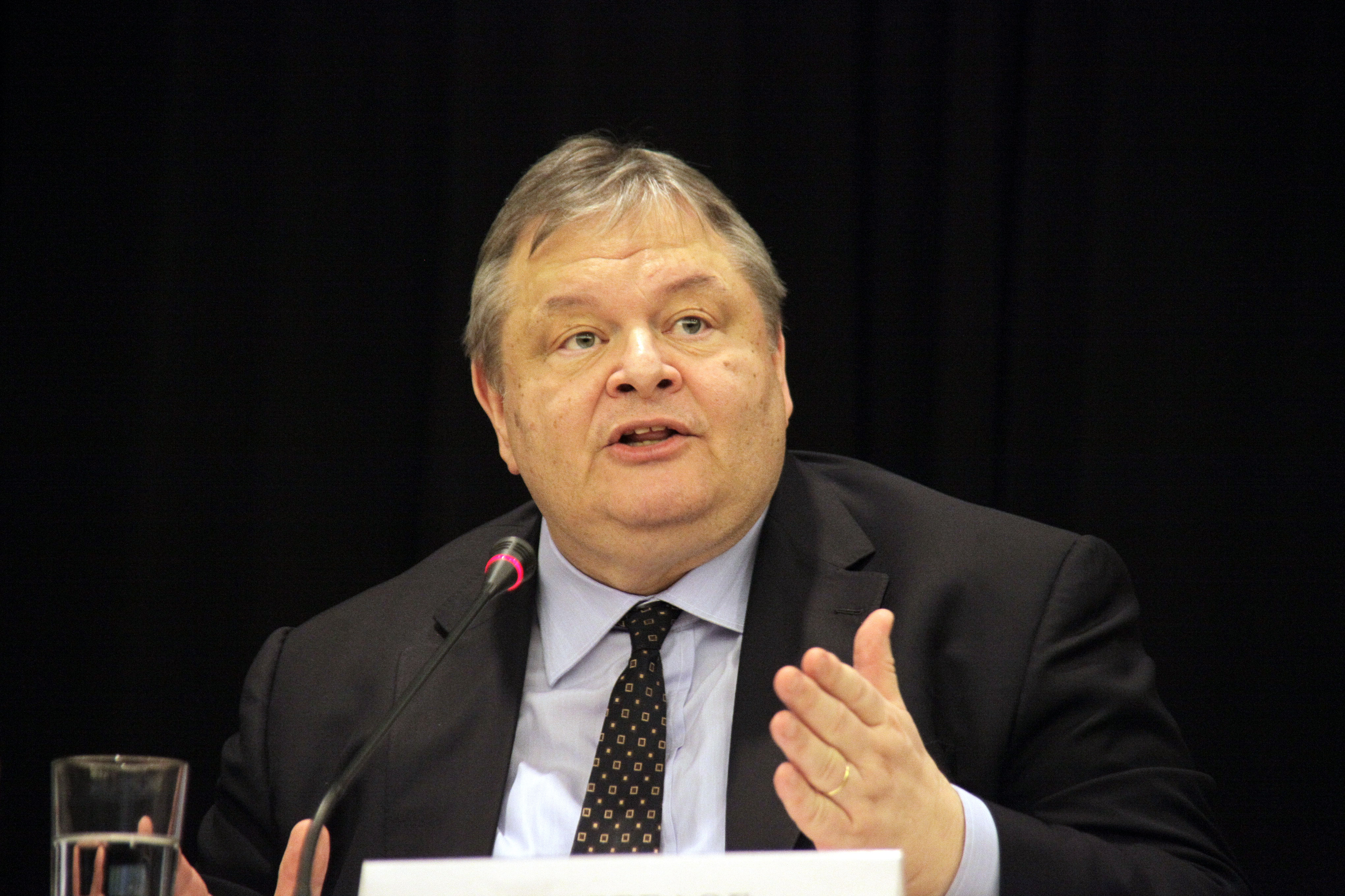 Βενιζέλος: Δεν θα βγάλουμε την κυβέρνηση από τη δύσκολη θέση