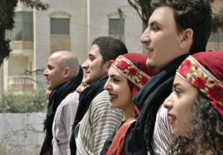 Κρητικοί και Παλαιστίνιοι χορεύουν στο Μέγαρο