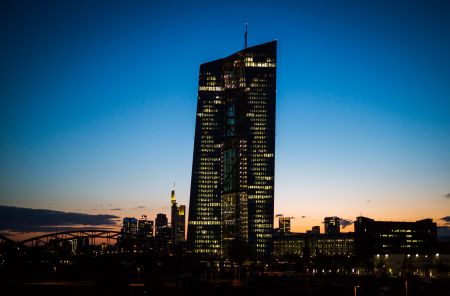 ΕΚΤ: Δεν θα υλοποιηθεί το χειρότερο σενάριο για την Ελλάδα