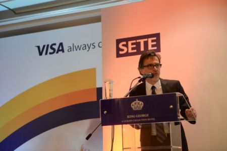 Στα €2,5 δισ. ο τζίρος από κάρτες στον τουρισμό στην Ελλάδα