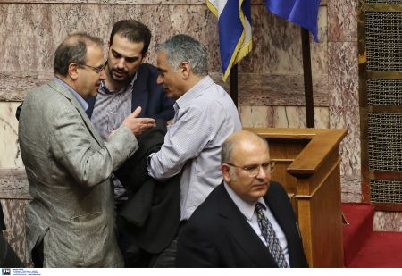 Ξεπερνούν τις «κόκκινες γραμμές» οι πιέσεις για Εργασιακό – Ασφαλιστικό