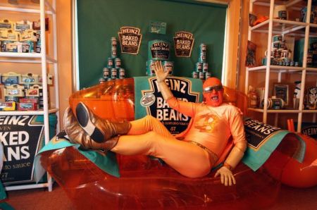 Βρετανικές εκλογές: ψηφίστε «Παλαβούς» και «Κάπτεν – Φασόλι»!