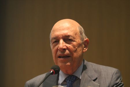 Κώστας Σημίτης: Πραγματικοί αριθμοί, έωλες υποσχέσεις