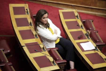 Μπακογιάννη: Ελεγχος κεφαλαίων στις τράπεζες αν δεν υπάρξει συμφωνία