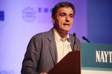 Διαψεύδει ο Τσακαλώτος τα περί αναφοράς του σε πακέτο διάσωσης