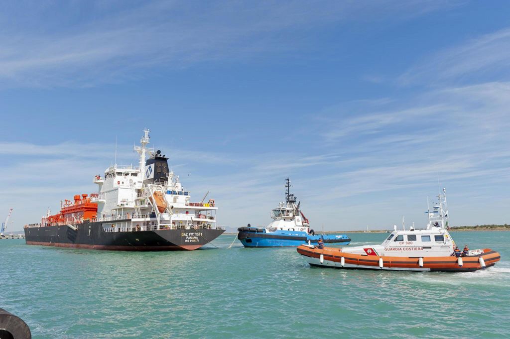 Κουφάρι πλοίου με σορούς εντοπίστηκε ανοικτά της Σικελίας