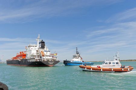 Κουφάρι πλοίου με σορούς εντοπίστηκε ανοικτά της Σικελίας