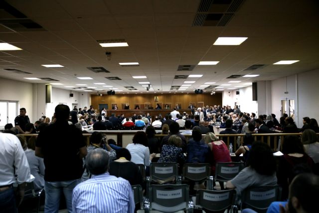 Δίκη Χ.Α: «Καταφέρανε τελικά να μην έχουμε τον λόγο» είπε η μητέρα του Φύσσα