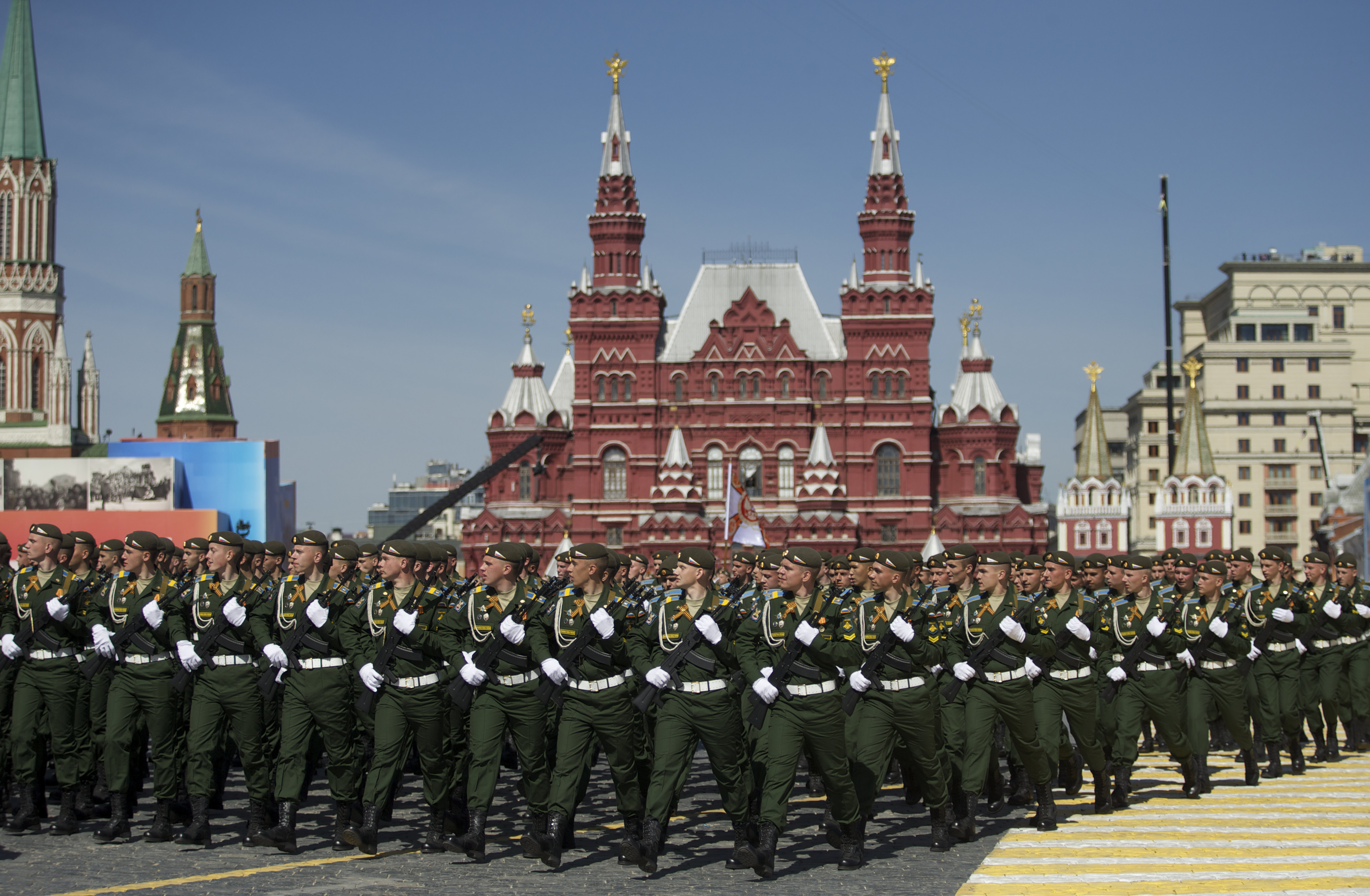 В каком году состоялся парад. Современный парад Победы. Военный парад на красной площади. Армия России на красной площади. Кремль парад.