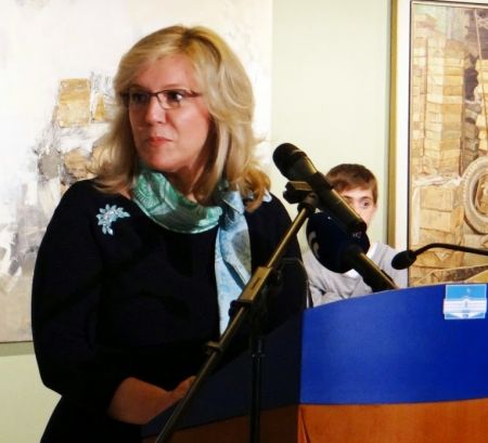 Ε. Μπάσδρα: «Δεν έχουν δοθεί χρήματα από το ΕΣΠΑ και δεν έχουν προκηρυχθεί προγράμματα υποτροφιών»