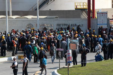 Εξι οι τραυματίες από τη φωτιά στα ΕΛΠΕ στον Ασπρόπυργο