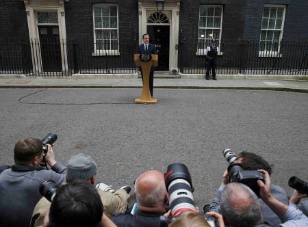 Κάμερον: Θα προχωρήσουμε με το δημοψήφισμα «μέσα ή έξω» από την ΕΕ