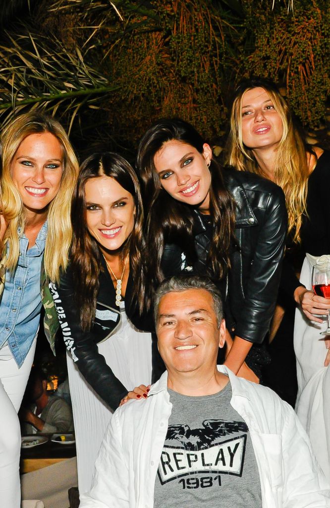 Σίβυλλα alert! REPLAY: Παγκόσμια πρώτη παρουσίαση της spring-summer 2016 collection στην Μύκονο