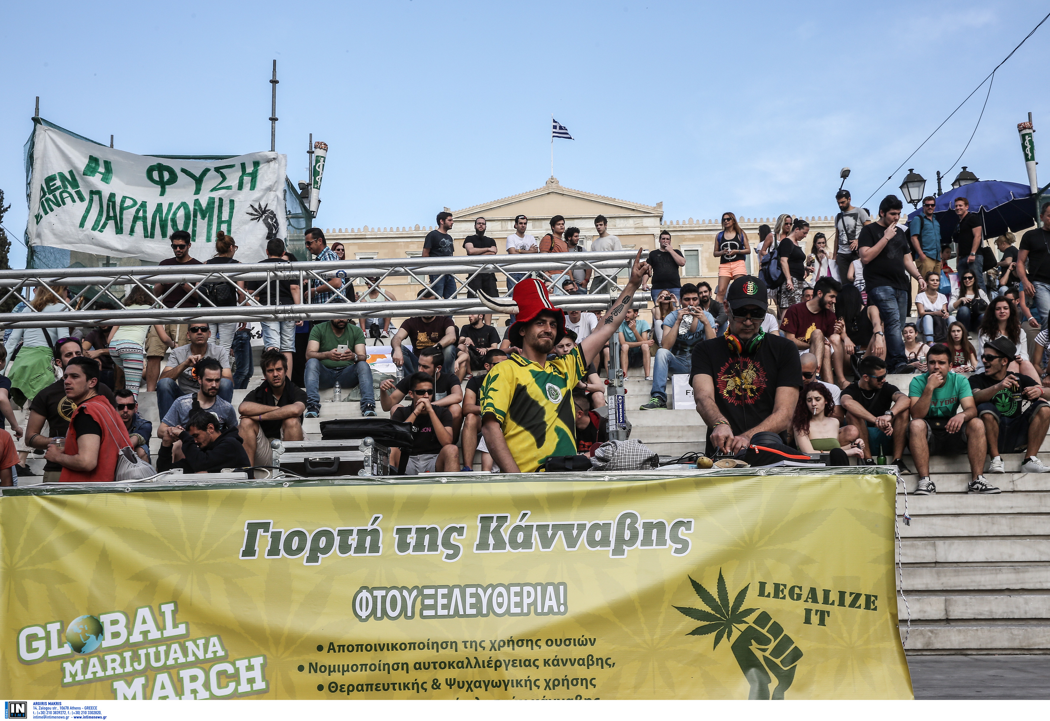 Πλήθος κόσμου στην 1η γιορτή της Κάνναβης στην πλατεία Συντάγματος
