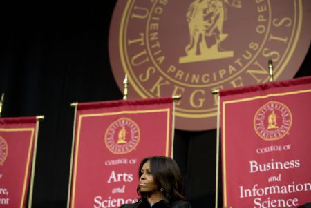 Μισέλ Ομπάμα: Δύσκολο να είσαι μαύρος στις ΗΠΑ