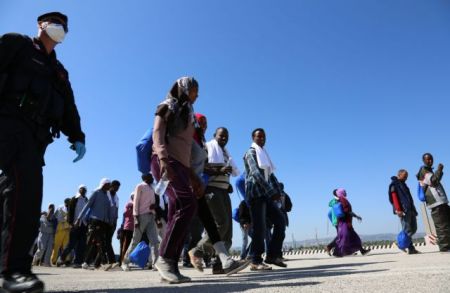 Κυβέρνηση: «Ναι»  στον επιμερισμό ευθύνης για τη μετανάστευση