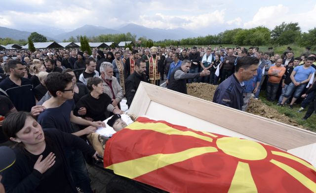 Αίμα, πολιτική κρίση και στο βάθος διάλυση για την πΓΔΜ