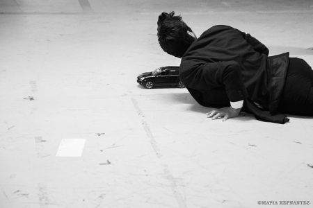 Ενα πολιτικό καμπαρέ για την κρίση