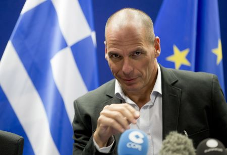 Βαρουφάκης: Εύχομαι να μην είχαμε μπει στην ΟΝΕ