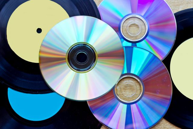 Βινύλιο ή CD; Επόμενη στάση… Διαδίκτυο