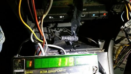 Συλλήψεις οδηγών ταξί για «πειραγμένα» ταξίμετρα