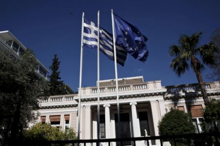 Έκτακτη σύσκεψη στο Μαξίμου μετά τις επιθέσεις στο Παρίσι