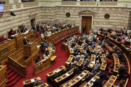 Βουλή: Πέρασε το νομοσχέδιο για τις διαταγές πληρωμών