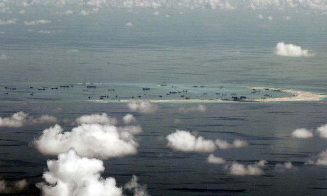 Οι ΗΠΑ κλιμακώνουν την ένταση στη Νότια Σινική Θάλασσα