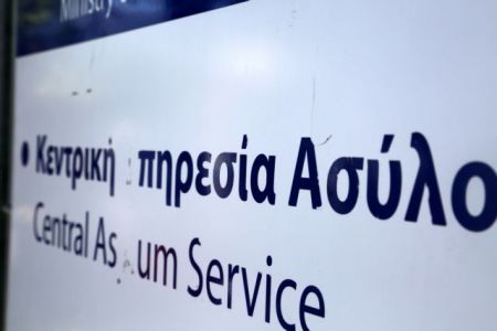 Στάση εργασίας και διαμαρτυρία των συμβασιούχων της υπηρεσίας Ασύλου