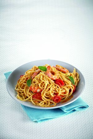 Σπαγκέτι με γαρίδες και πέστο βασιλικού