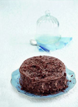 Τούρτα πραλίνα με παντεσπάνι σοκολάτα