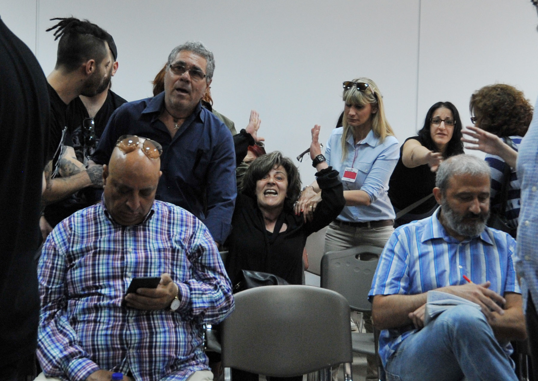 Εισβολή «Πυρήνων της Φωτιάς» στην αίθουσα όπου δικάζεται η Χρυσή Αυγή