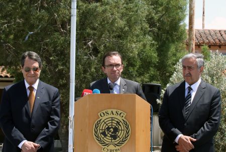 Δύο συναντήσεις το μήνα θα έχουν οι Αναστασιάδης – Ακιντζί