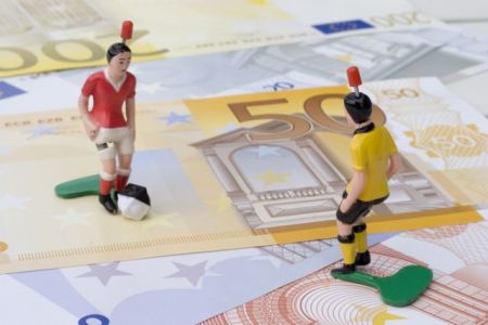 Η μπάλα παίζεται και στην Ευελπίδων